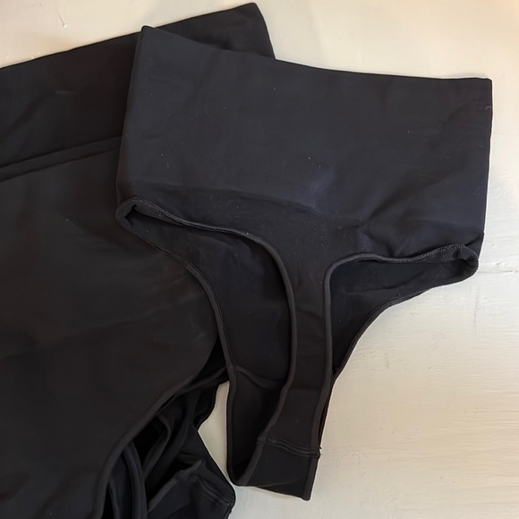 SKIMS Core Control Thong onyx - Picture 3 of 8